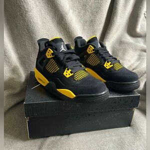 Brand New Jordan 4s (Yellow) Lightnings